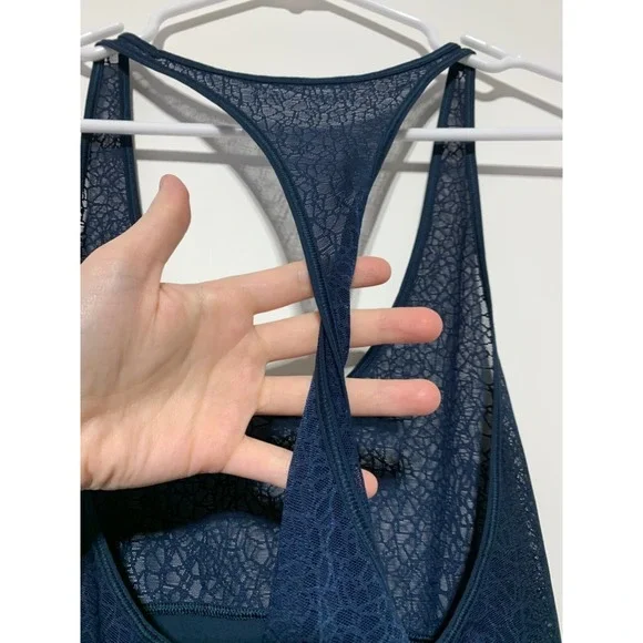 Lululemon Women Blue Twist and Train Tank Top No Size Dot - Picture 3 of 3